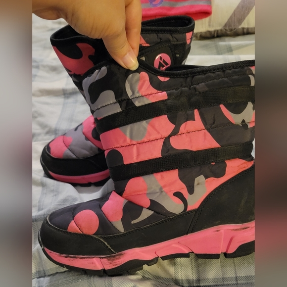 Big kid size 5 Mishansha snow boot - Picture 9 of 15